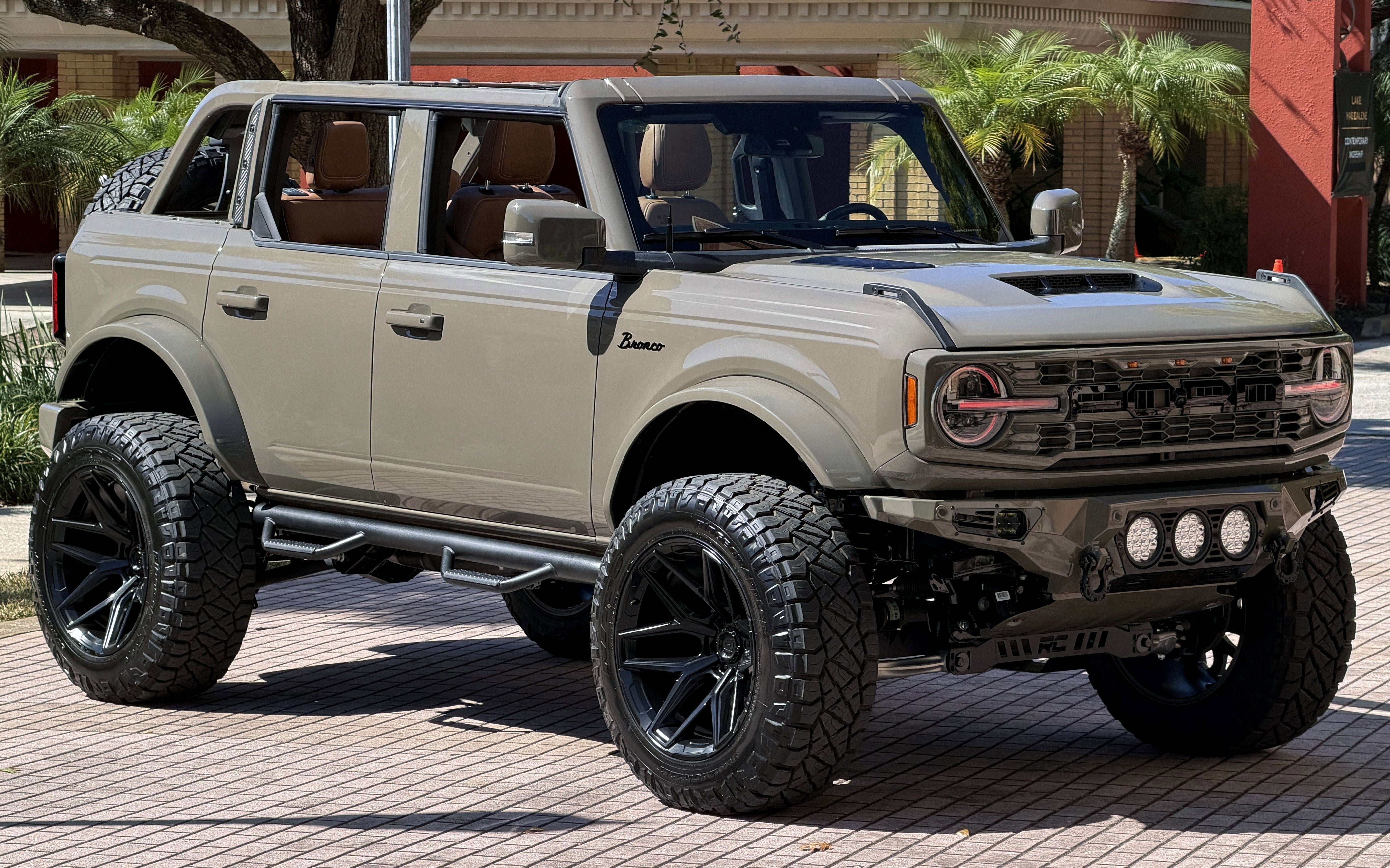 Used 2025 Ford Bronco Outer Banks AWD/4WD image 13