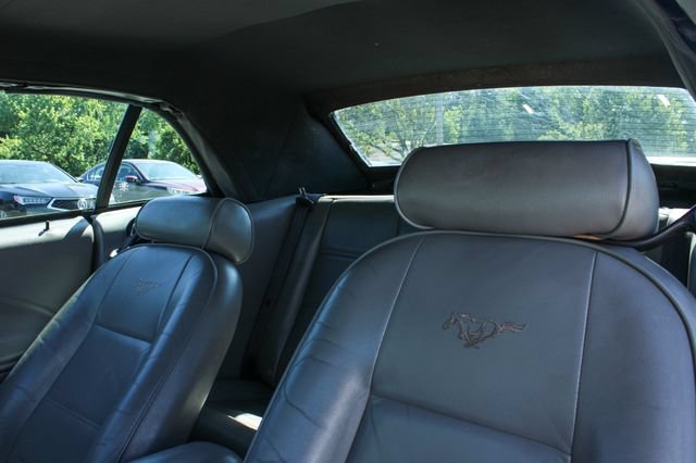 Used 2004 Ford Mustang Convertible RWD image 13