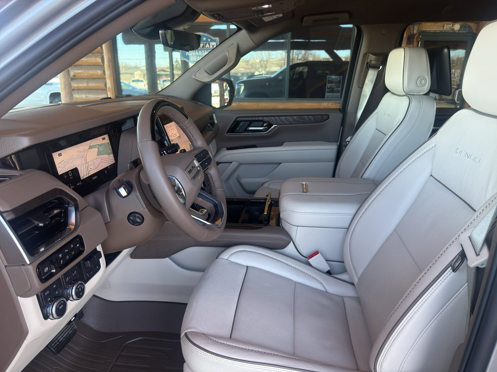 Used 2025 GMC Yukon XL Denali w/ Advanced Technology Package image 12