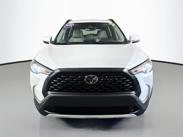 Used 2024 Toyota Corolla Cross LE w/ Moonroof Package FWD image 3