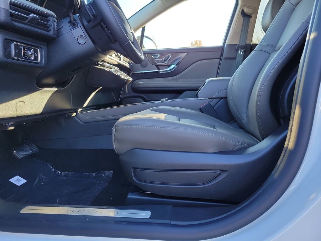 New 2026 Lincoln Corsair Premiere image 17