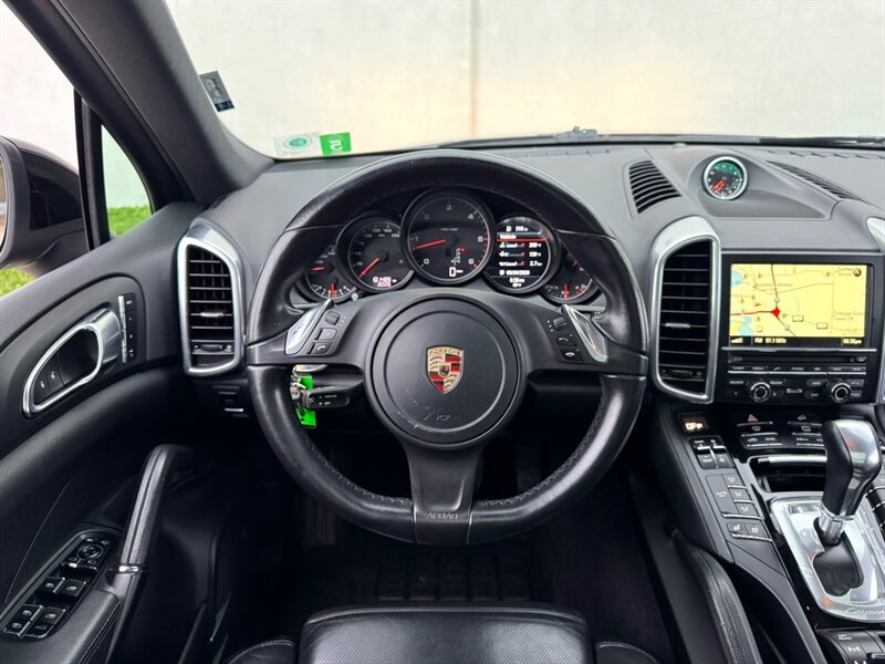 Used 2014 Porsche Cayenne Diesel Platinum Edition AWD/4WD image 16
