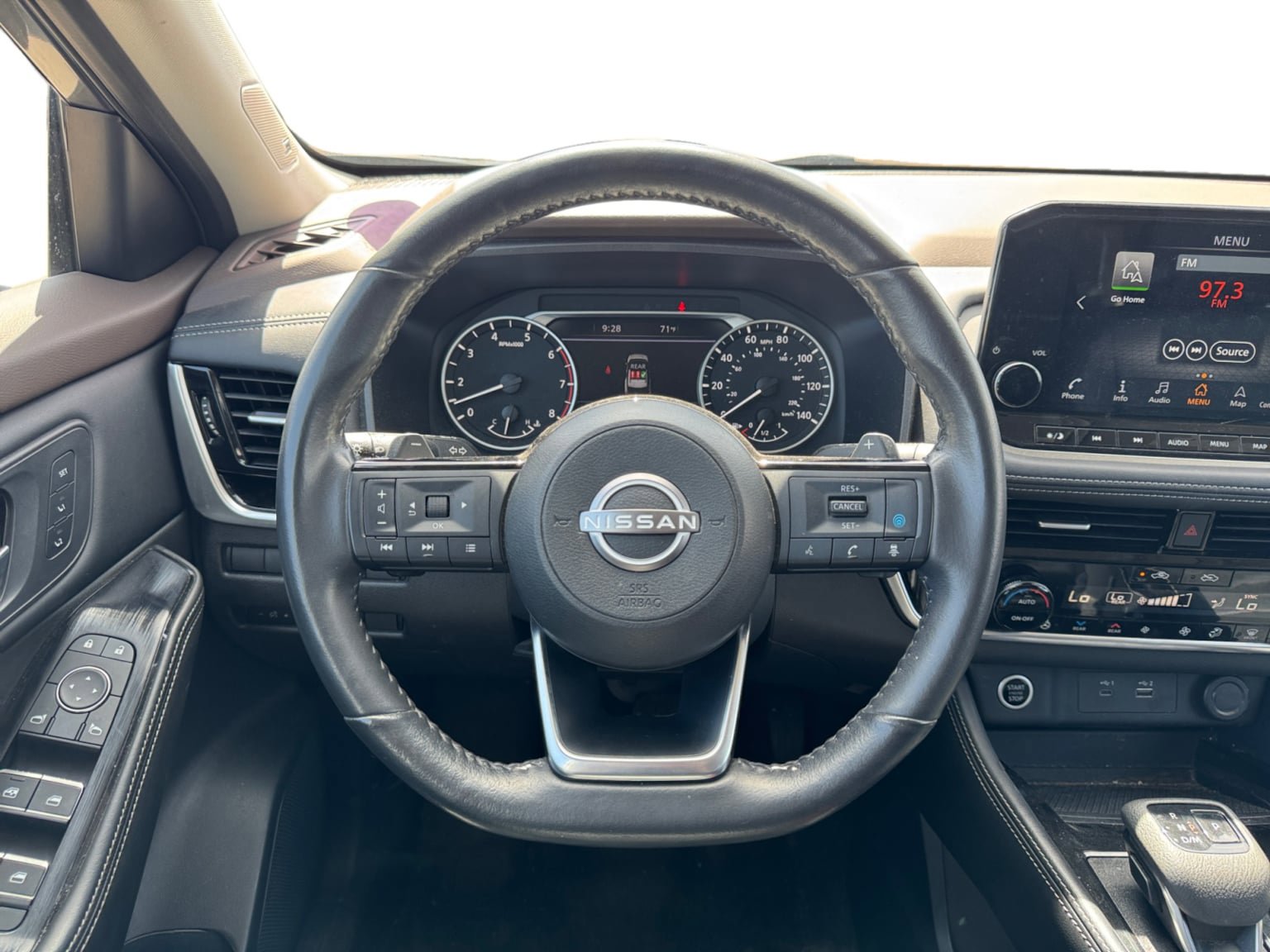Used 2023 Nissan Rogue SL w/ SL Premium Package image 13