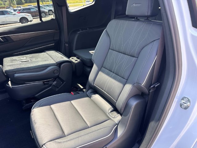 New 2027 Buick Enclave Avenir w/ LPO, Illumination Package FWD image 16