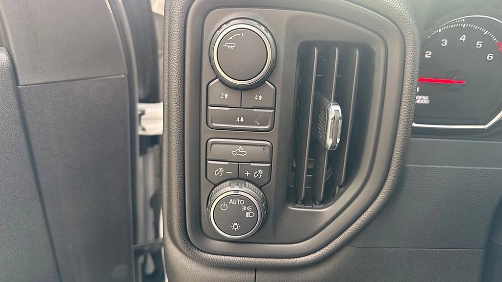 Used 2021 Chevrolet Silverado 2500 Custom w/ Custom Value Package AWD/4WD image 16
