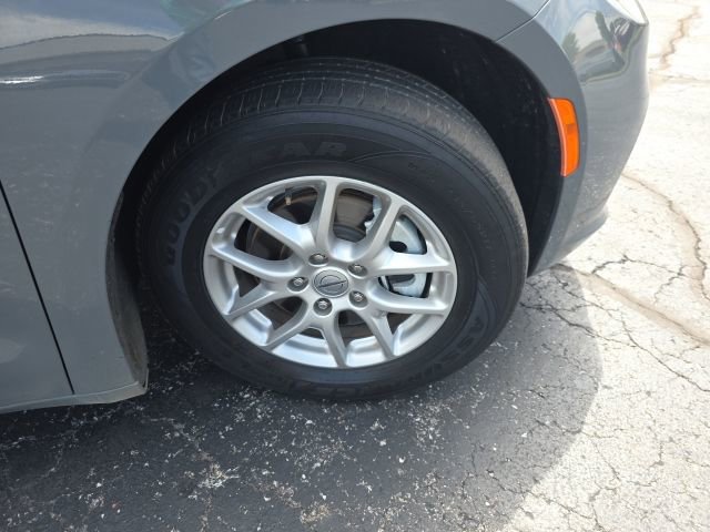 Used 2023 Chrysler Pacifica Touring-L FWD image 51