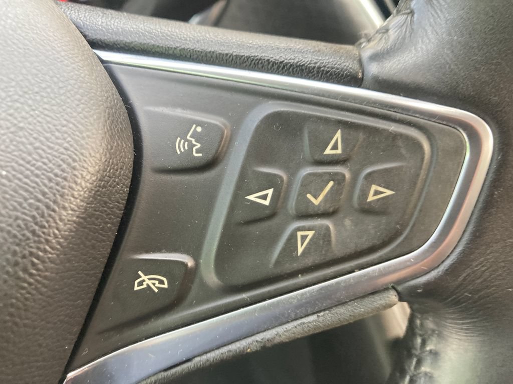 Used 2017 Chevrolet Malibu LT FWD image 40