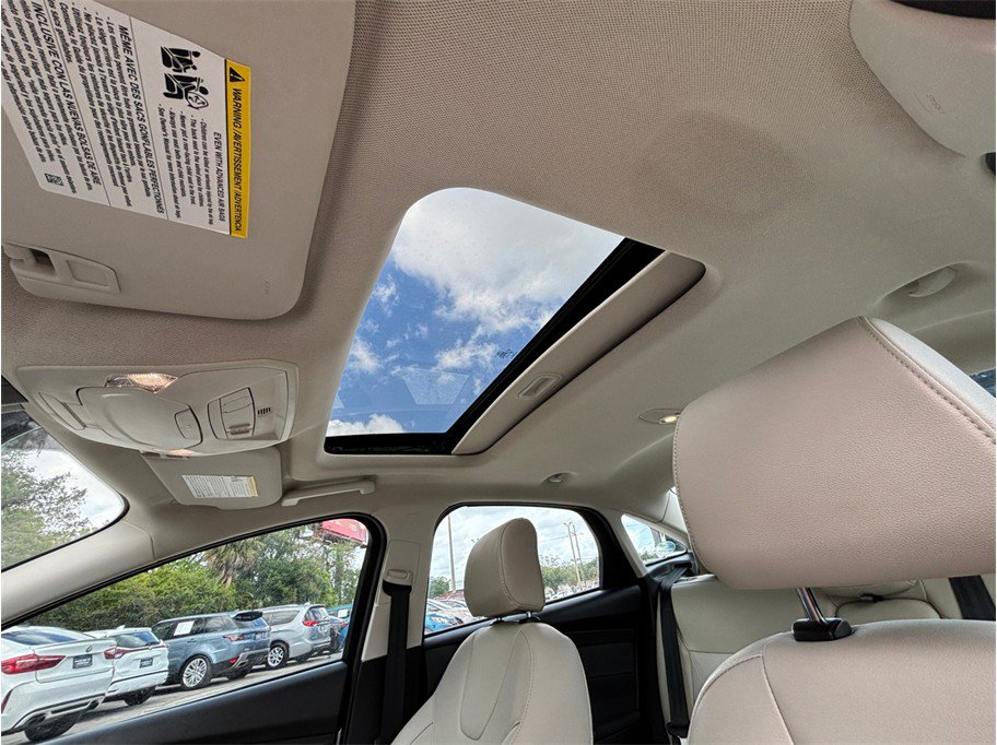 Used 2018 Ford Focus Titanium w/ Titanium Technology Package FWD image 39