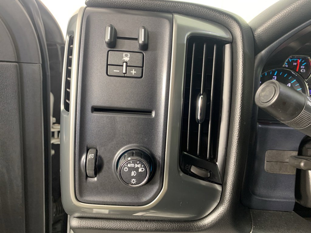 Used 2018 Chevrolet Silverado 1500 LT w/ Texas Edition image 17