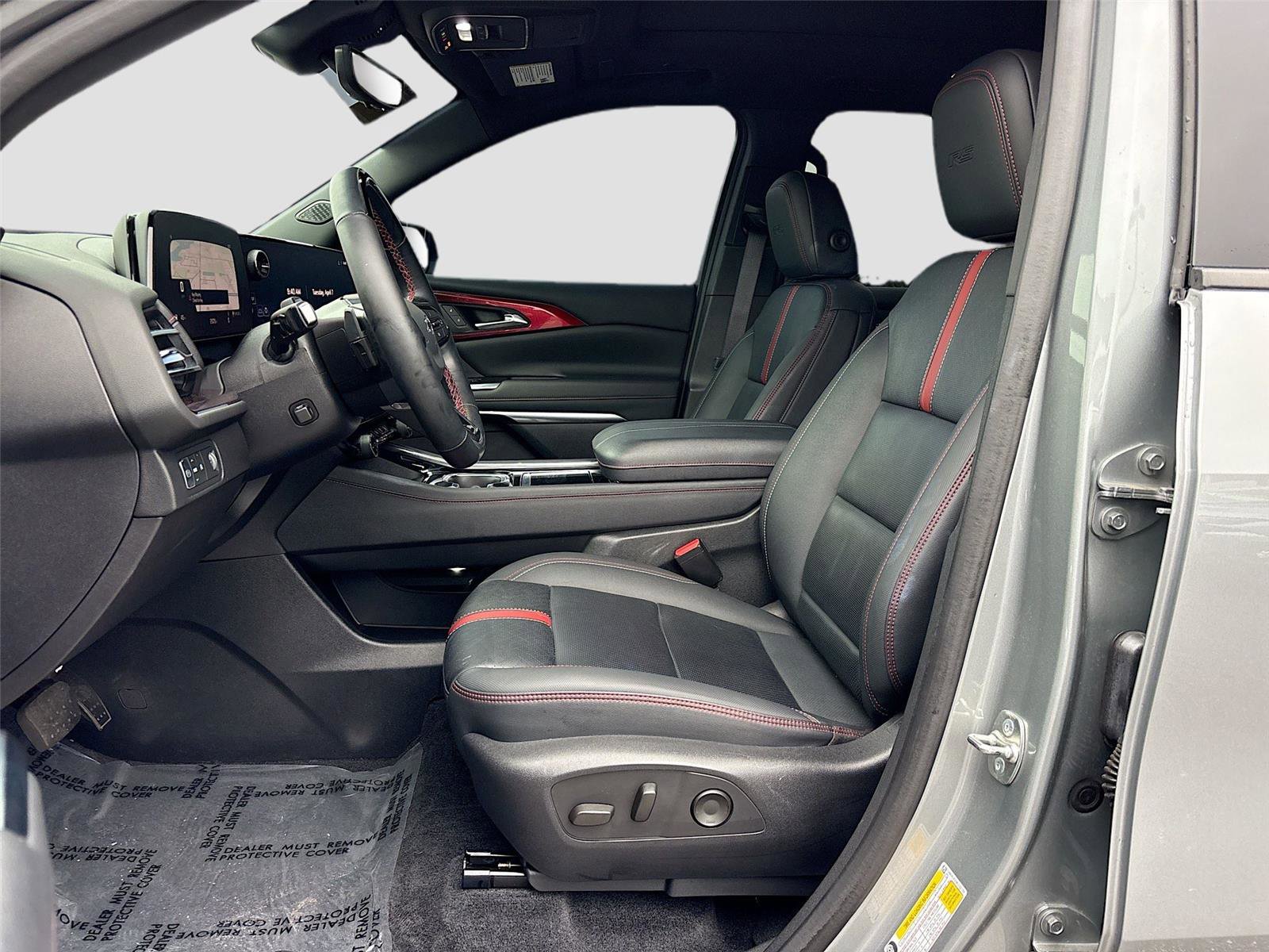 Used 2024 Chevrolet Traverse RS image 25