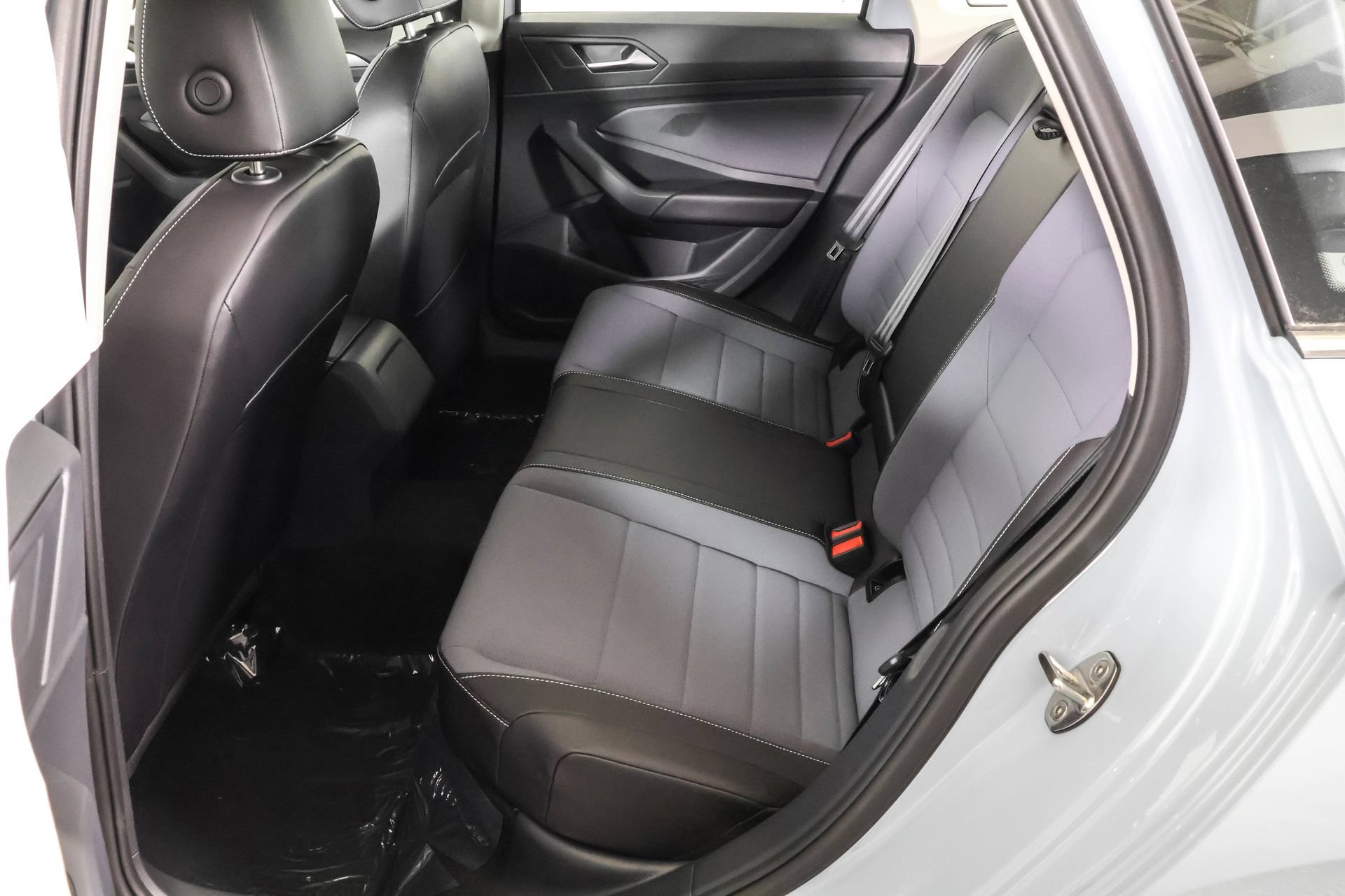 Used 2026 Volkswagen Jetta SE FWD image 33