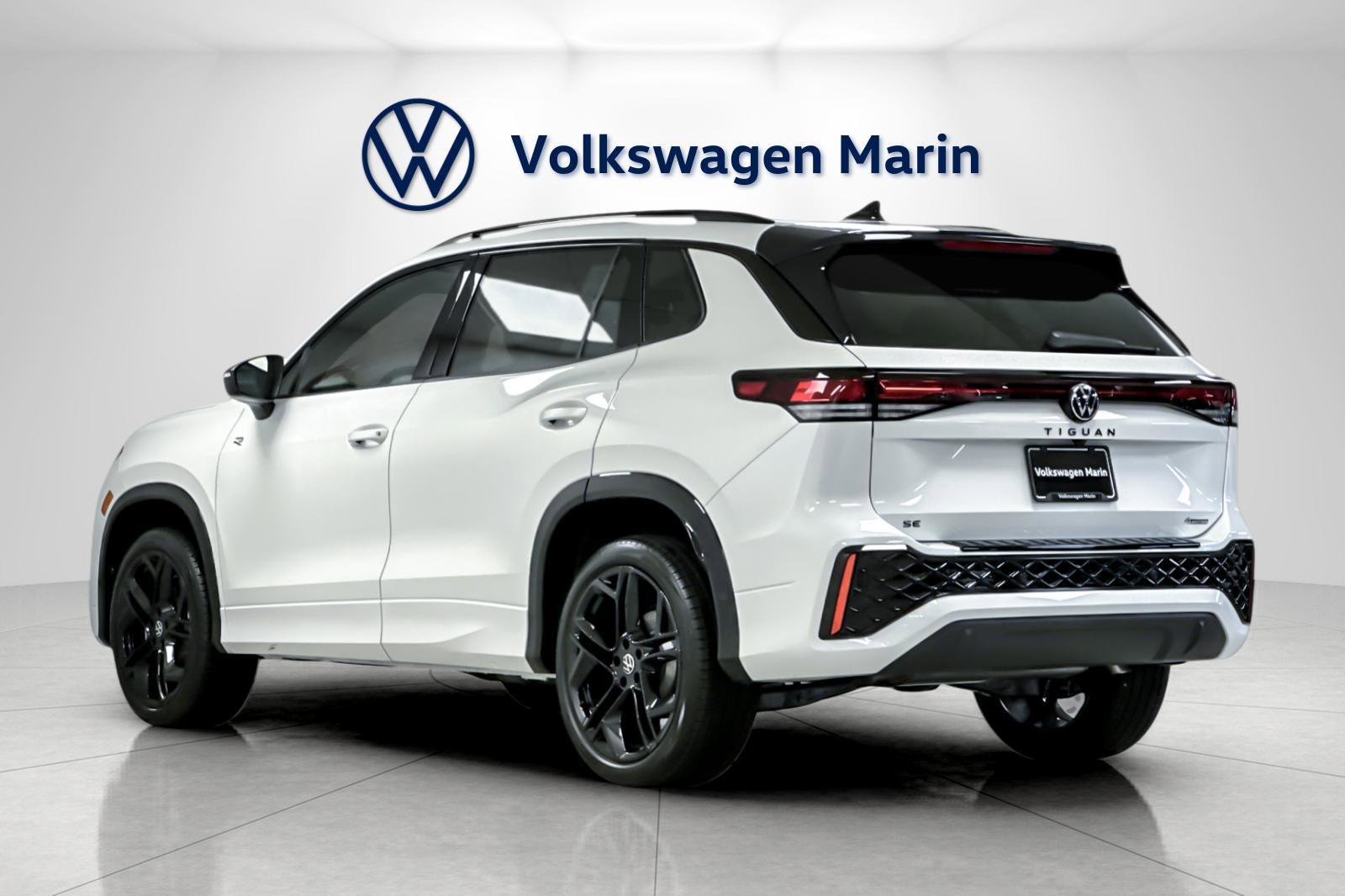 New 2026 Volkswagen Tiguan SE R-Line image 3