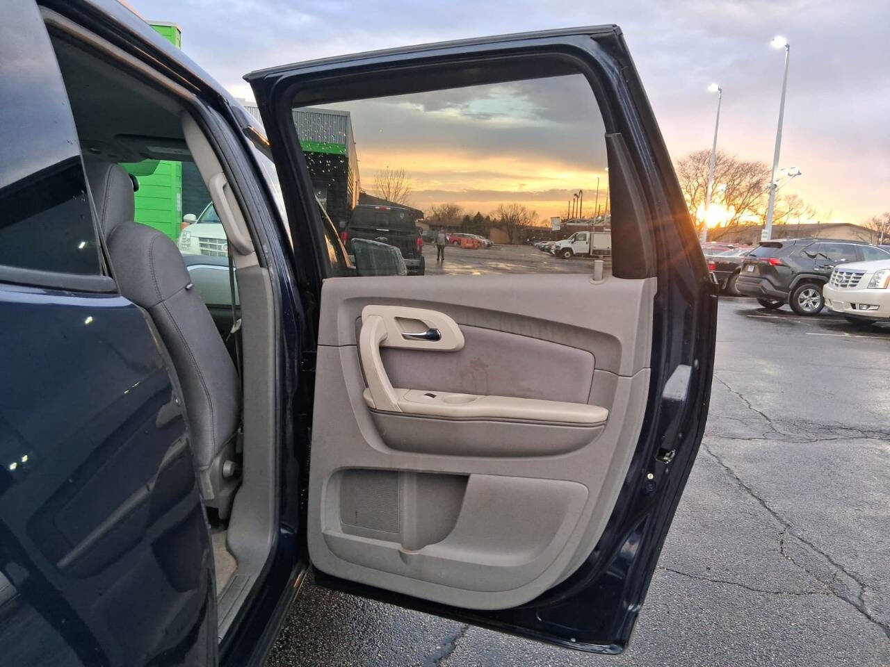 Used 2010 Chevrolet Traverse LS FWD image 7