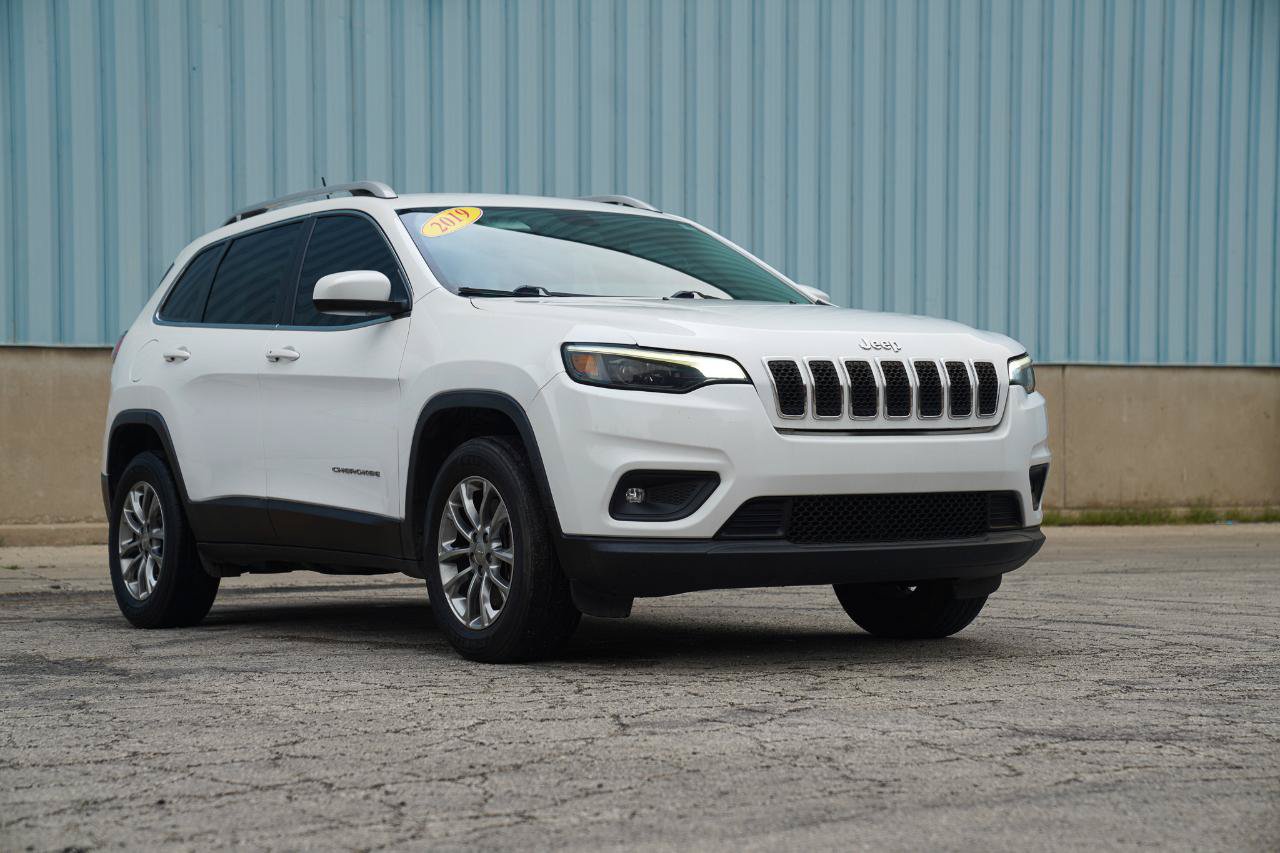 Used 2019 Jeep Cherokee Latitude Plus w/ Cold Weather Group AWD/4WD image 5
