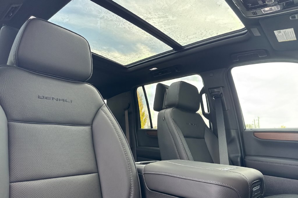 New 2026 GMC Yukon XL Denali w/ Denali Reserve Package RWD image 21