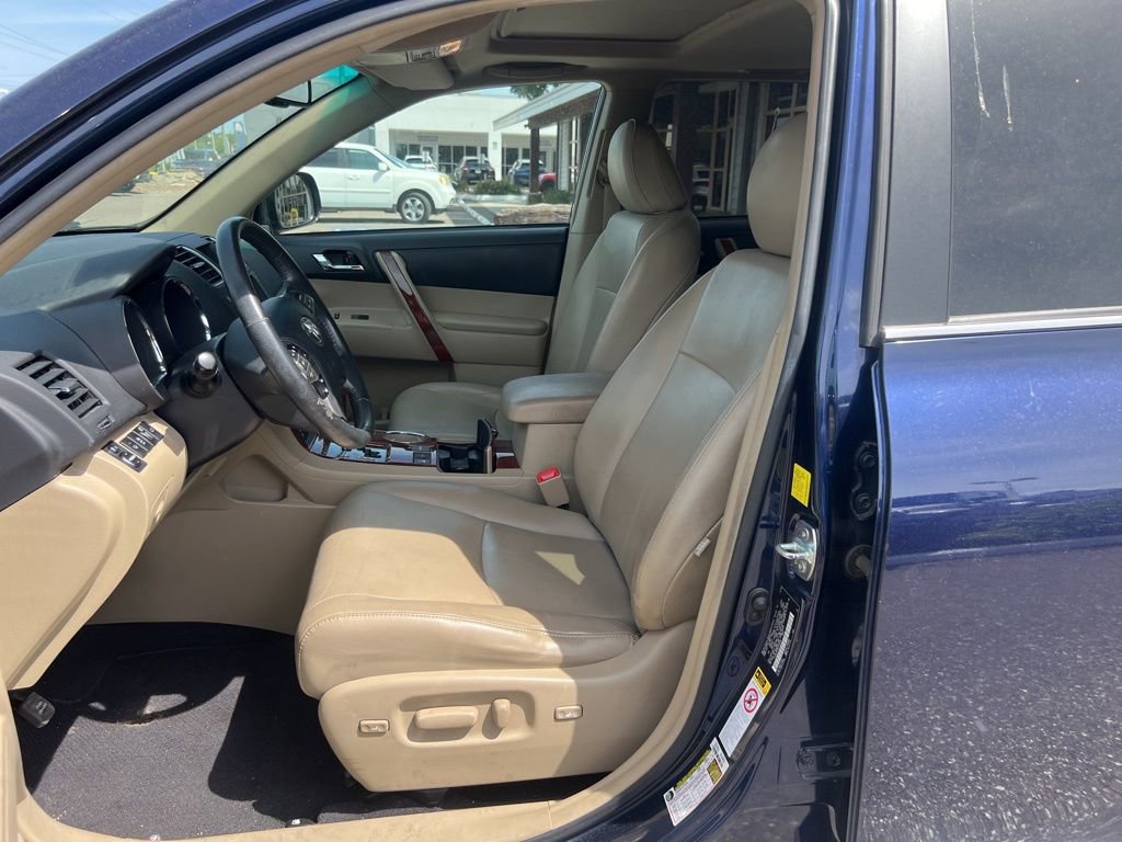 Used 2011 Toyota Highlander Limited w/ Tow Pkg image 10