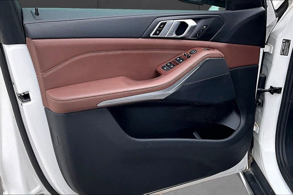 Used 2019 BMW X5 xDrive40i w/ Premium Package 2 AWD/4WD image 16