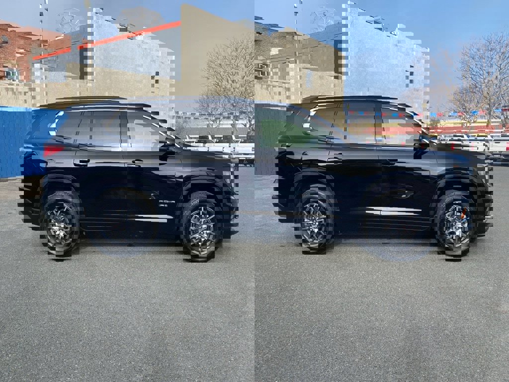 Used 2025 GMC Acadia Elevation image 5