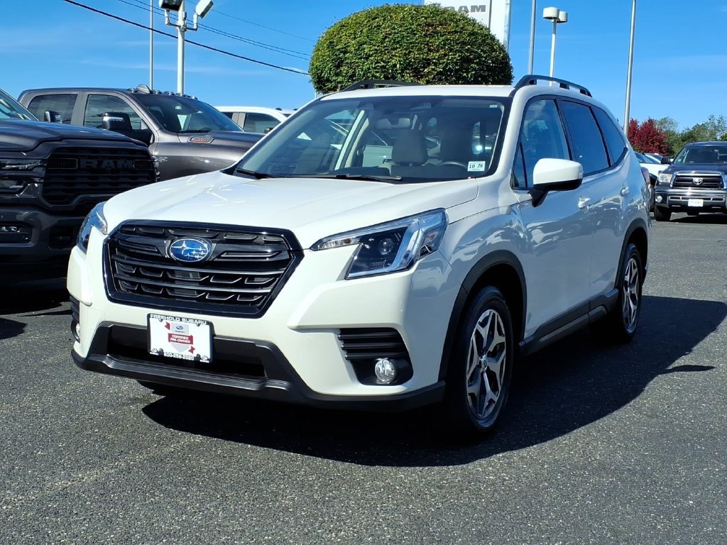 Certified 2023 Subaru Forester Premium AWD/4WD image 3