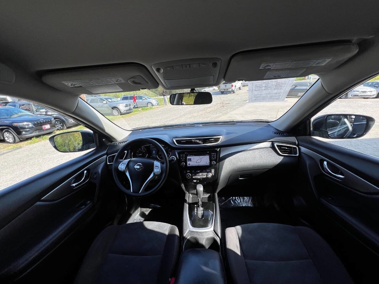 Used 2016 Nissan Rogue SV w/ SV Premium Package image 12