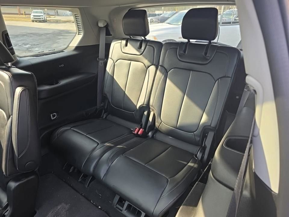 Used 2022 Jeep Grand Cherokee L Limited w/ Black Appearance Package image 28