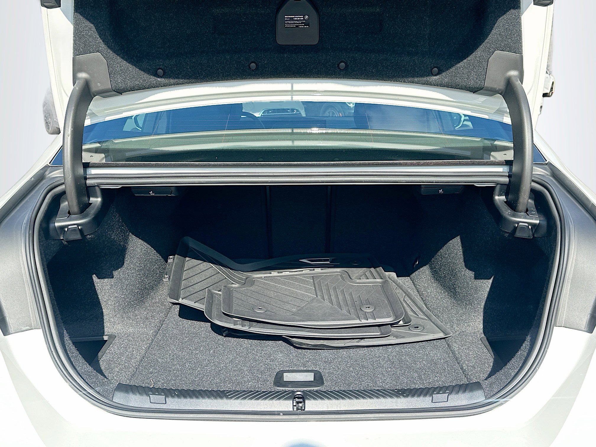 Used 2025 BMW i5 eDrive40i w/ Premium Package image 28
