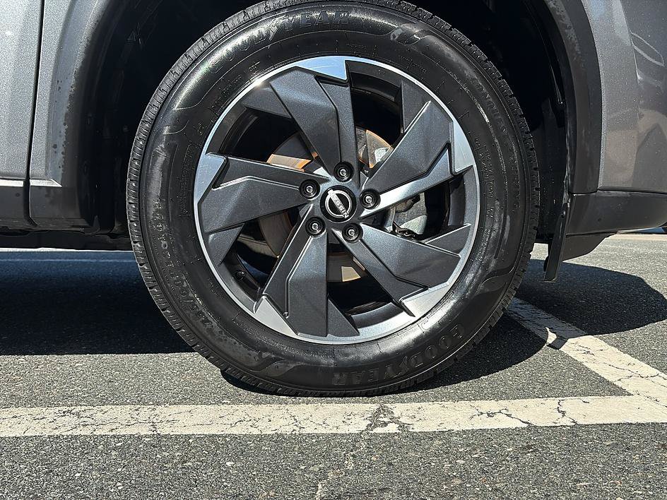 Certified 2025 Nissan Rogue SV AWD/4WD image 12