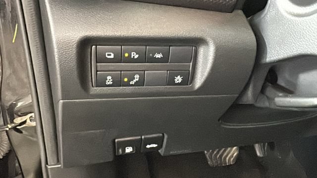 Used 2020 Nissan Kicks S FWD image 19