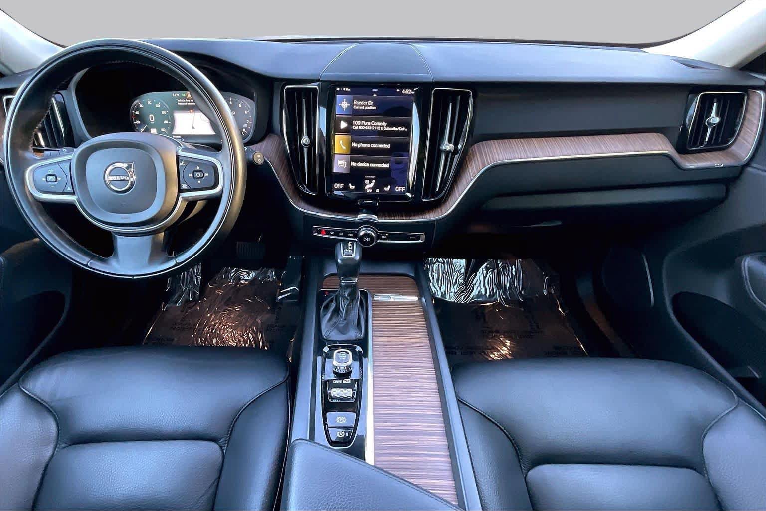 Used 2021 Volvo XC60 T5 Momentum w/ Premium Package AWD/4WD image 15