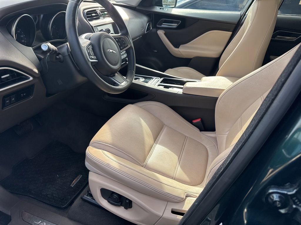 Used 2018 Jaguar F-PACE Prestige image 3
