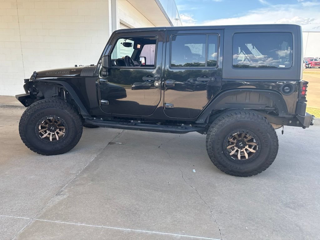 Used 2018 Jeep Wrangler Unlimited Sahara w/ Max Tow Package AWD/4WD image 9