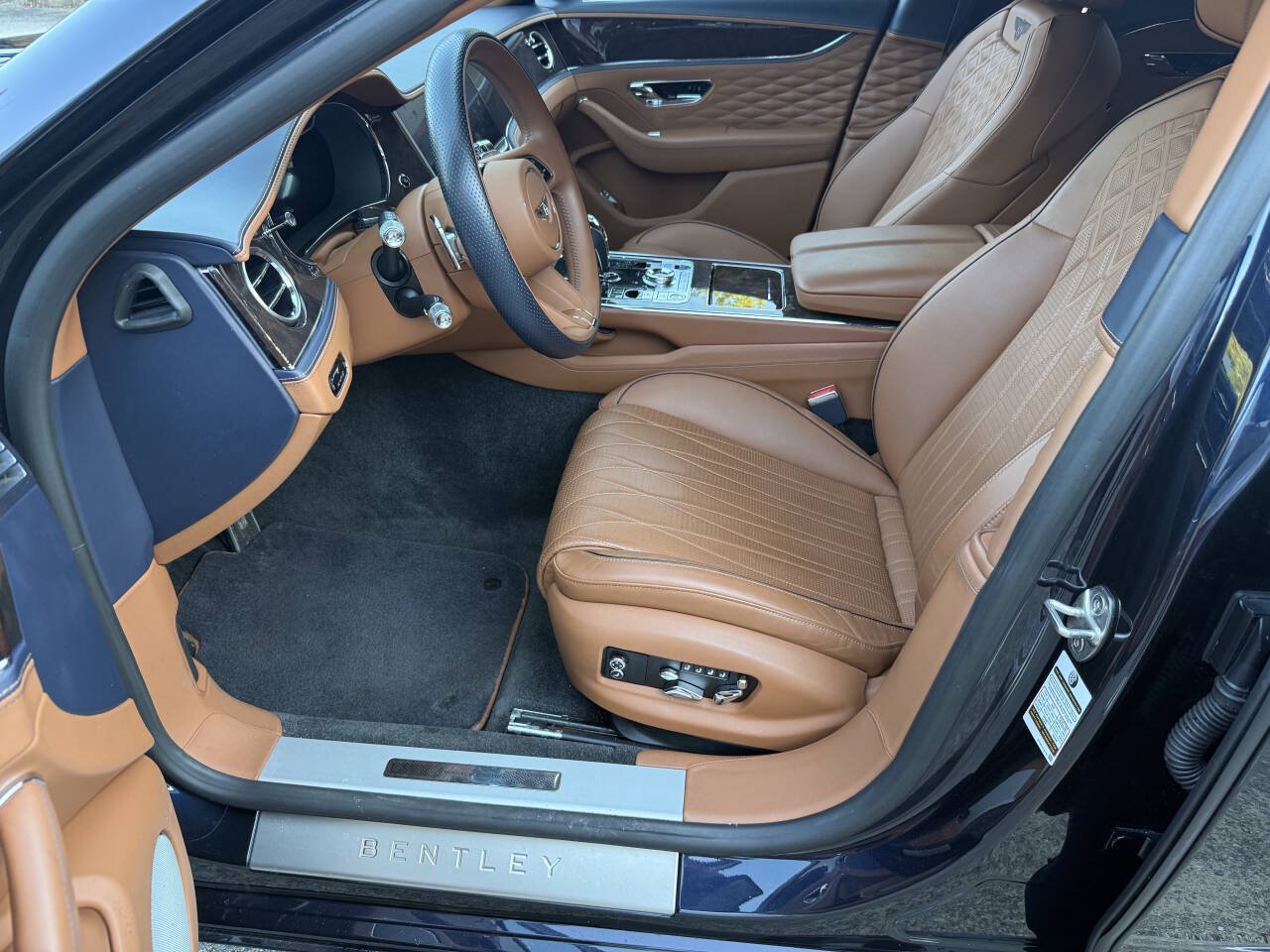 Used 2022 Bentley Flying Spur V8 AWD/4WD image 14