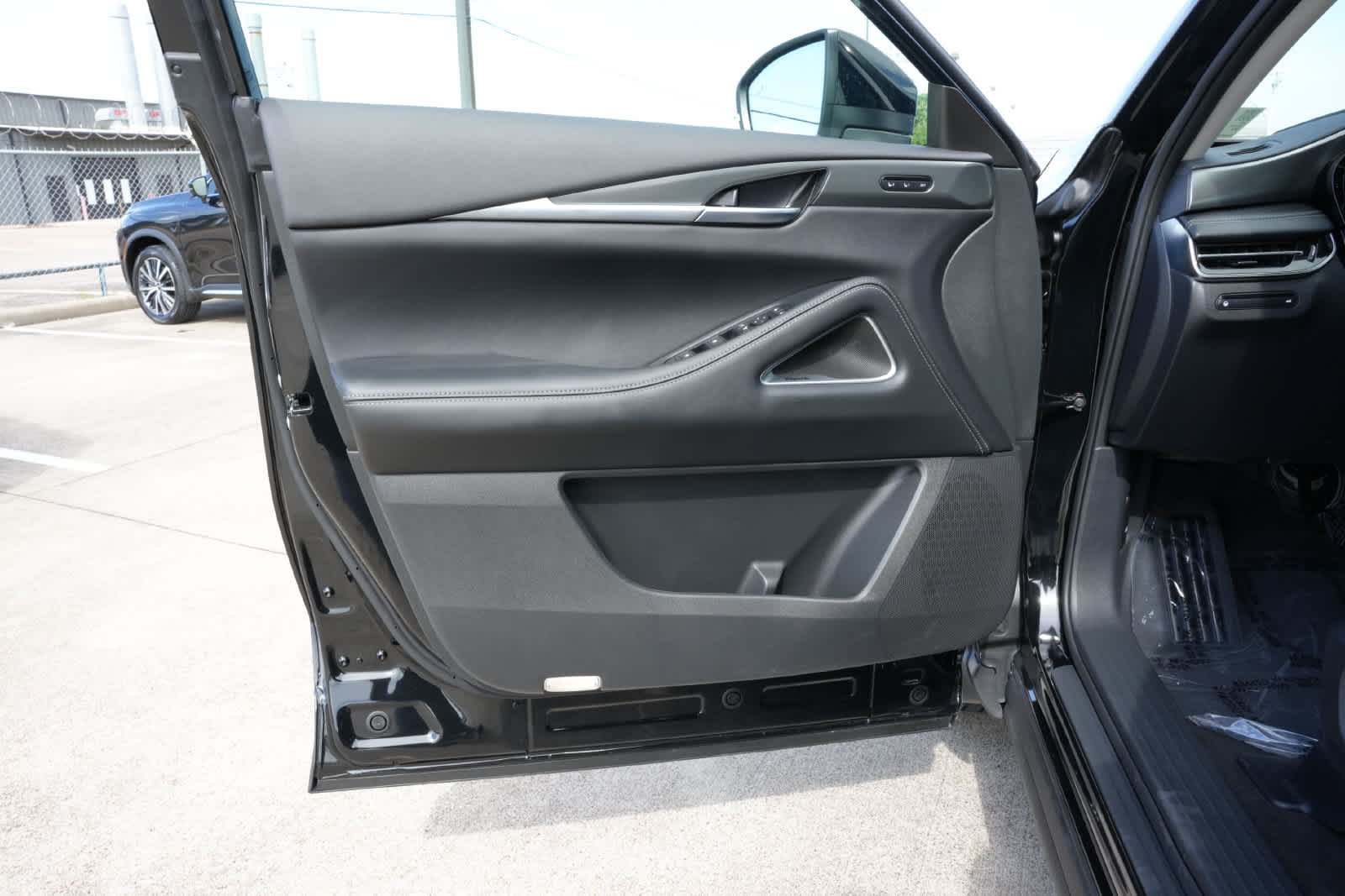 Certified 2027 INFINITI QX60 Luxe w/ Cargo Package FWD image 17