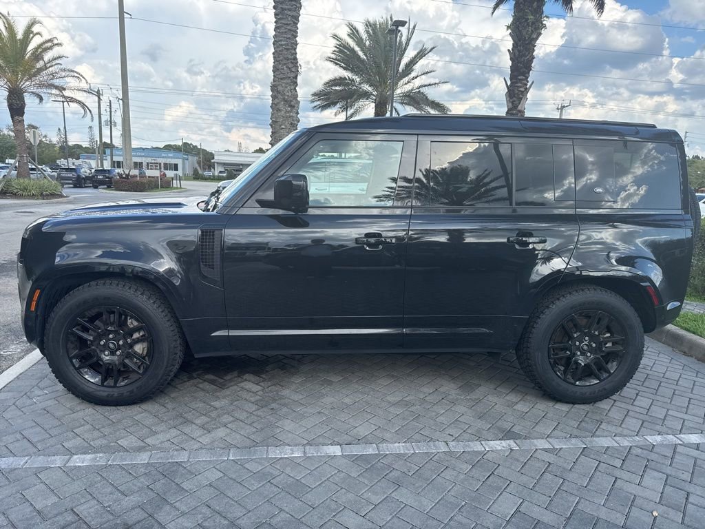 Used 2024 Land Rover Defender 110 X-Dynamic SE image 4