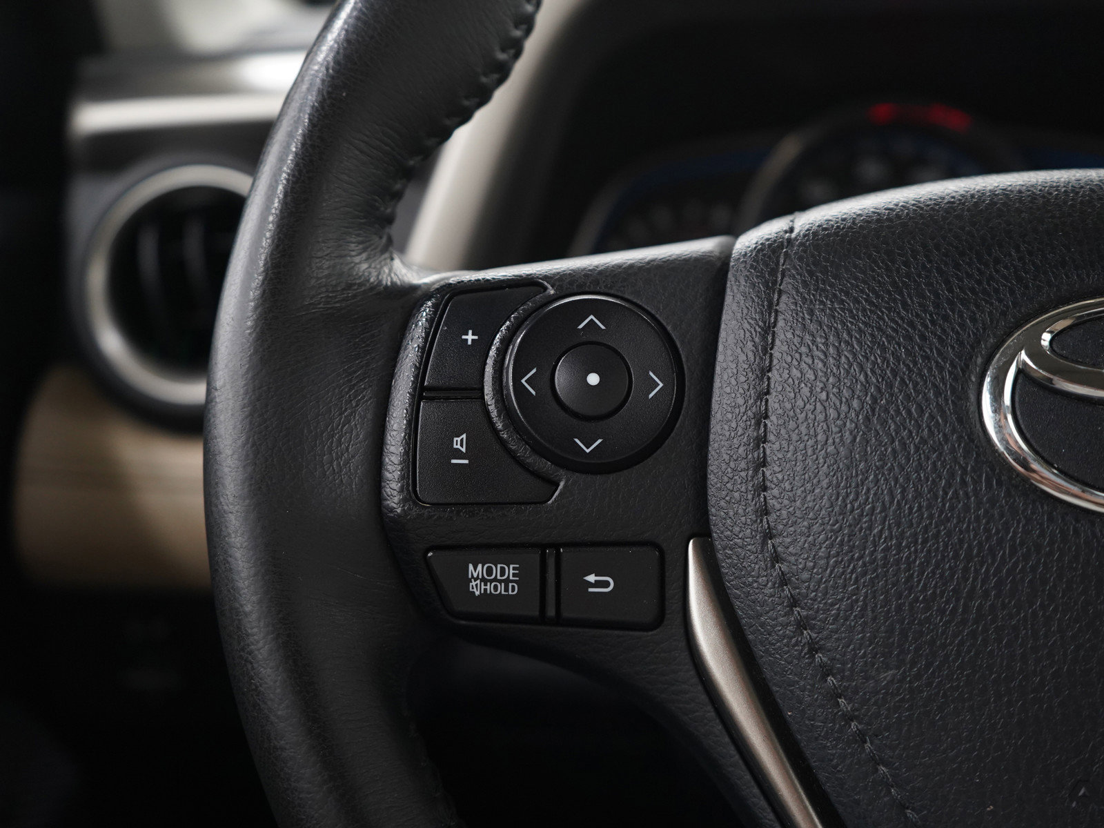 Used 2013 Toyota RAV4 Limited image 25