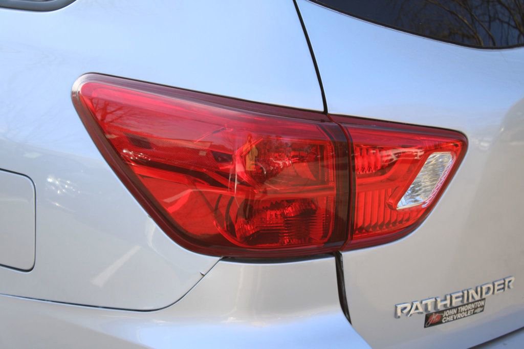 Used 2020 Nissan Pathfinder SL image 27
