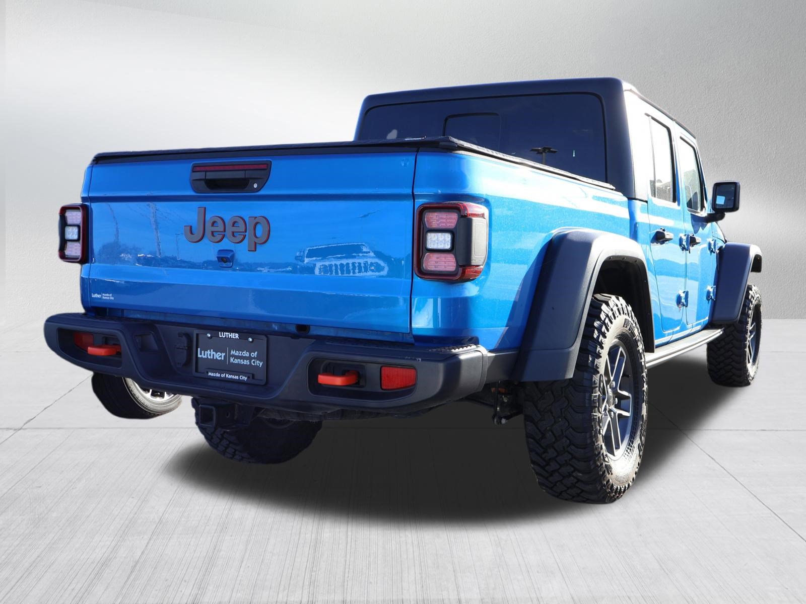 Used 2024 Jeep Gladiator Mojave w/ Technology Group image 5