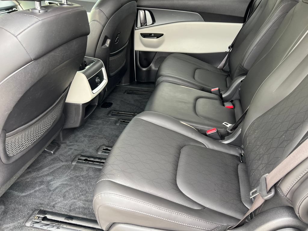 Used 2023 Kia Carnival LX FWD image 12