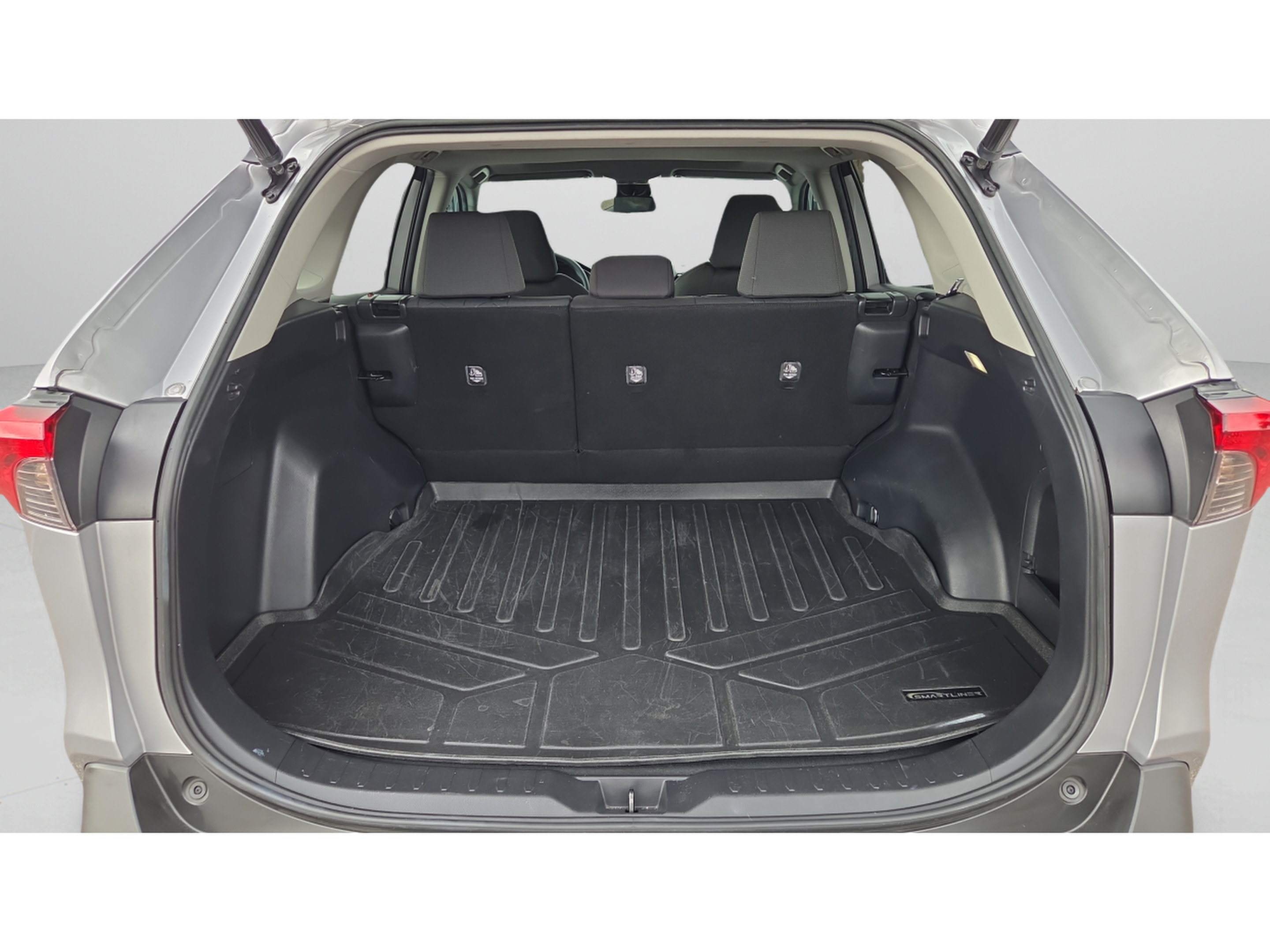 Used 2022 Toyota RAV4 XLE w/ Convenience Package AWD/4WD image 9