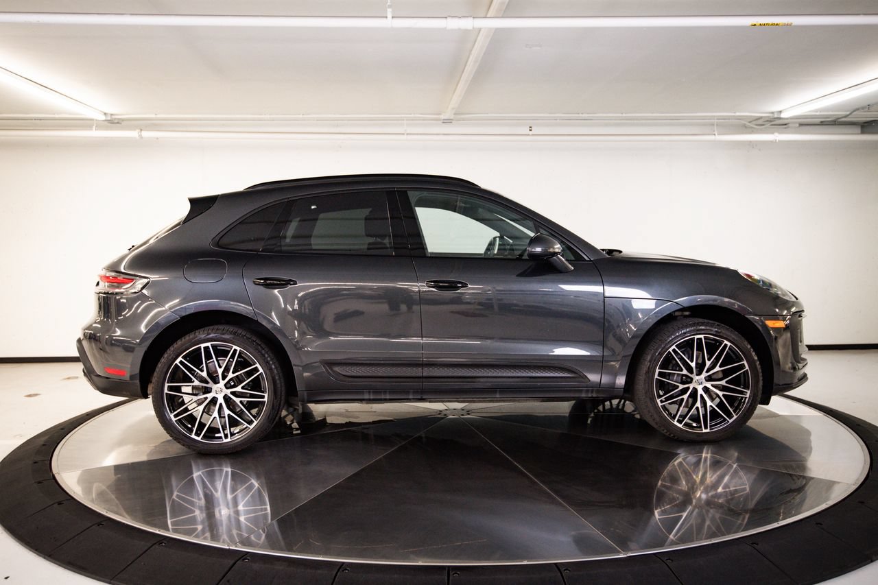 Certified 2022 Porsche Macan AWD/4WD image 8