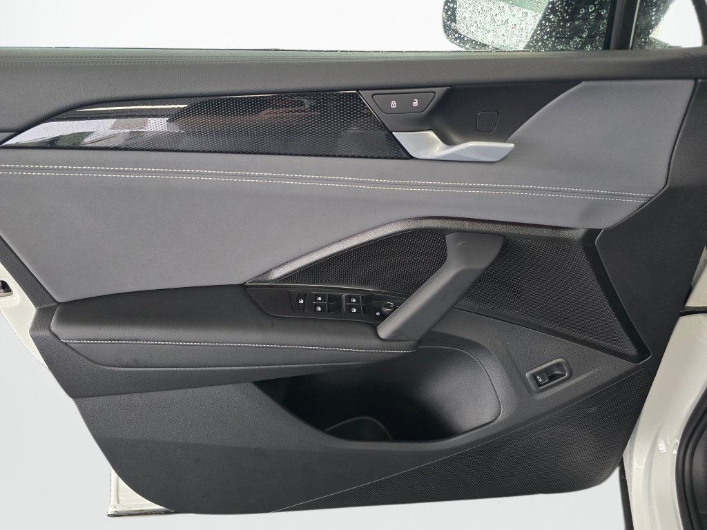 New 2026 Volkswagen Tiguan SE R-Line AWD/4WD image 33
