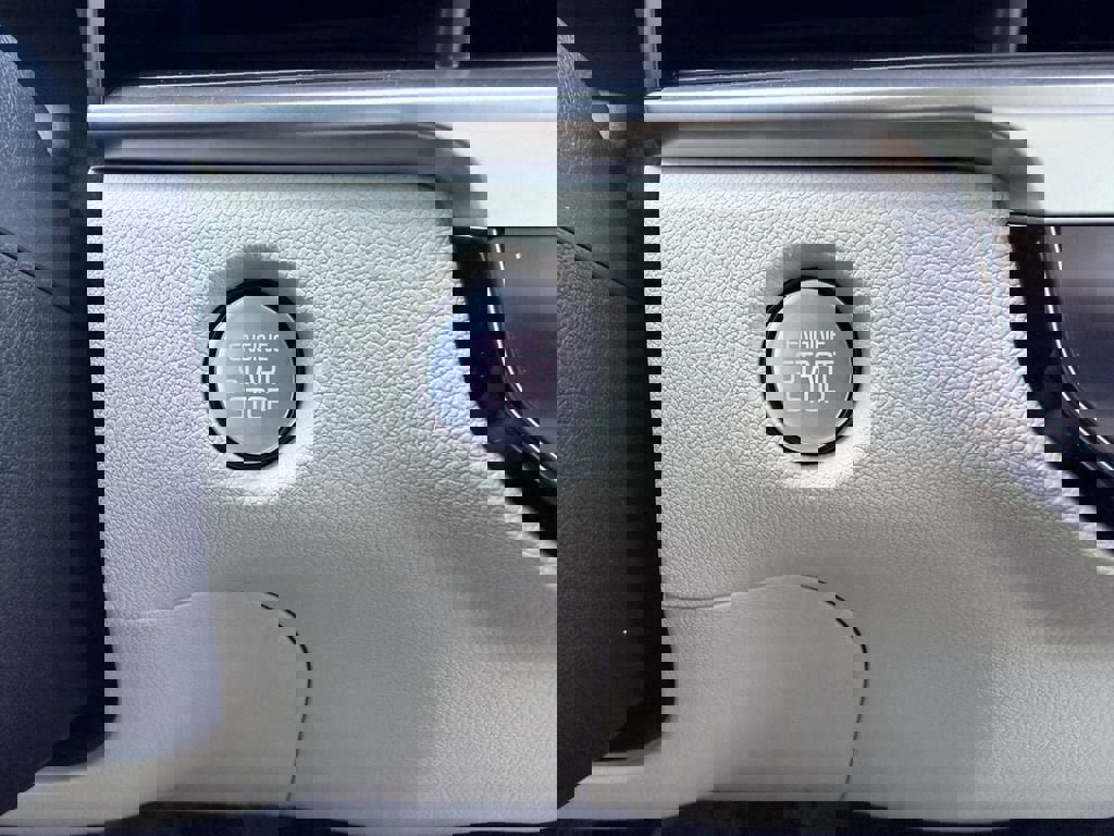 Certified 2025 Kia Sorento S w/ Panoramic Sunroof Package image 33