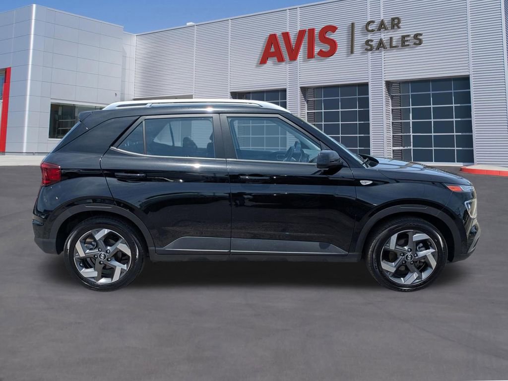 Used 2025 Hyundai Venue SEL FWD image 5