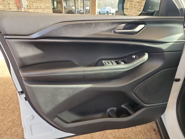 Used 2023 Jeep Grand Cherokee L Laredo image 9