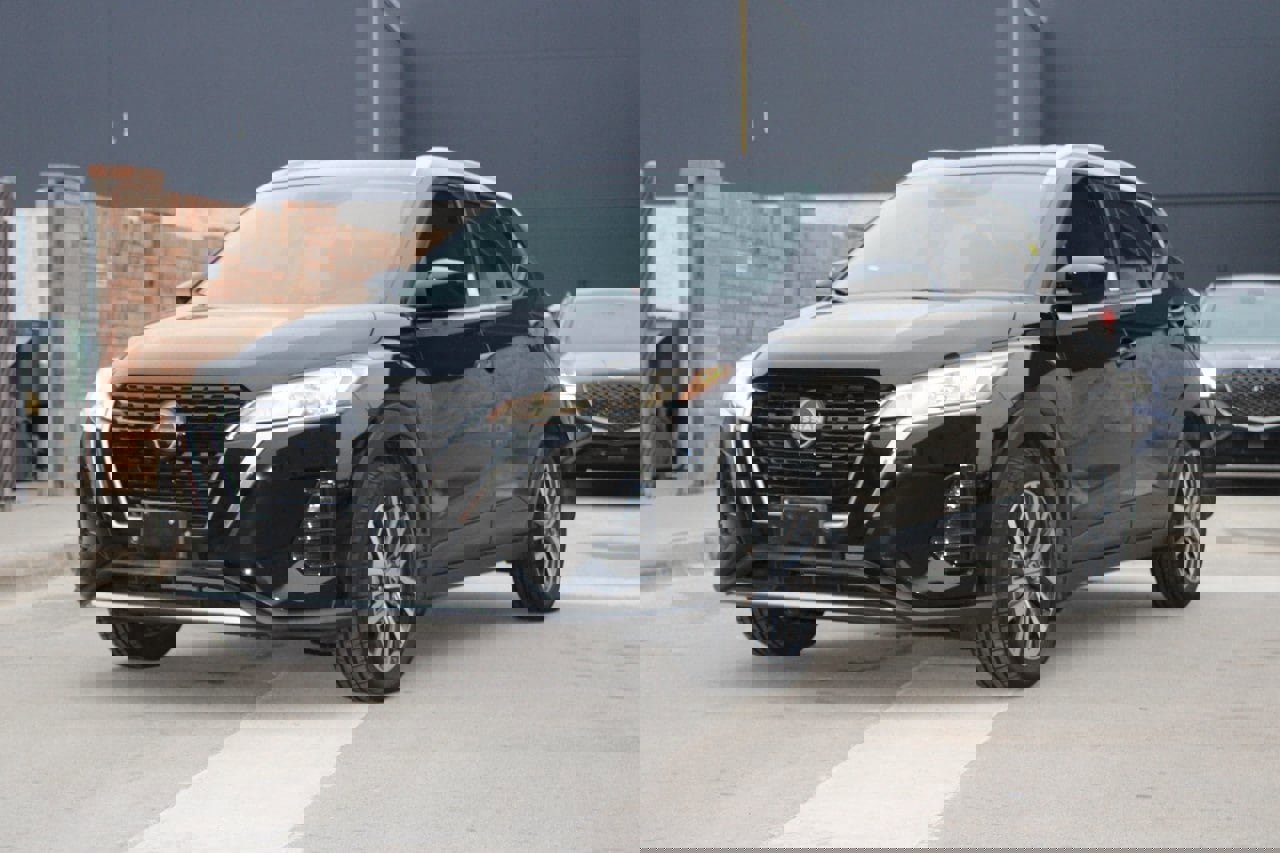 Used 2024 Nissan Kicks SV image 2