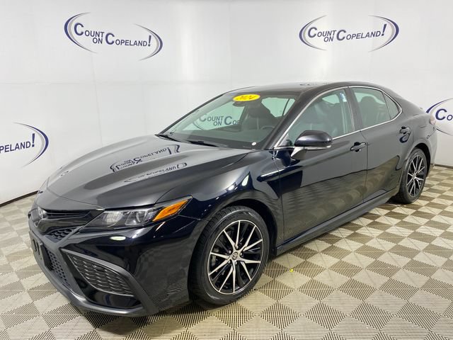 Certified 2024 Toyota Camry SE FWD image 3