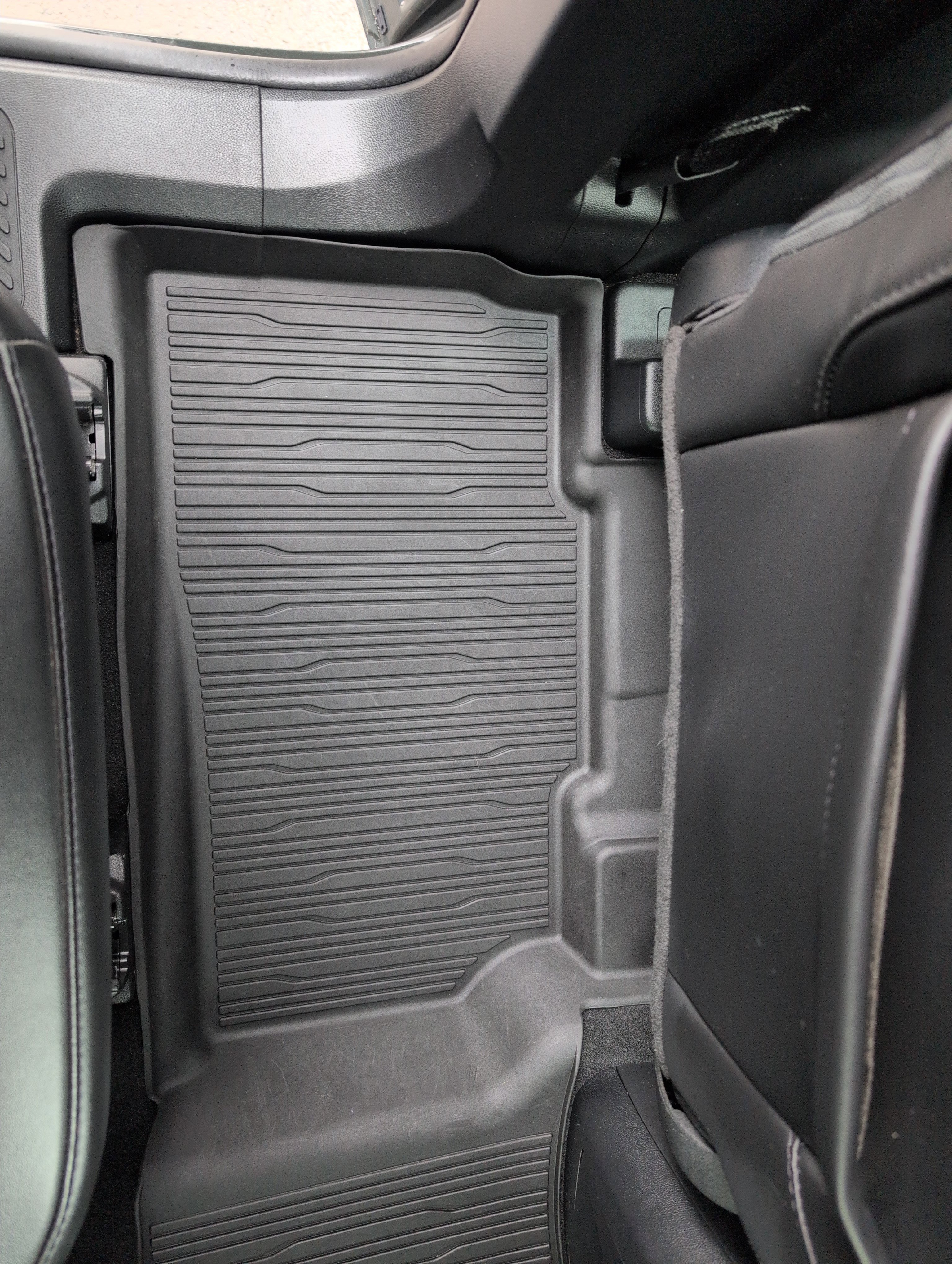 Used 2024 Ford Explorer XLT w/ Equipment Group 202A image 33