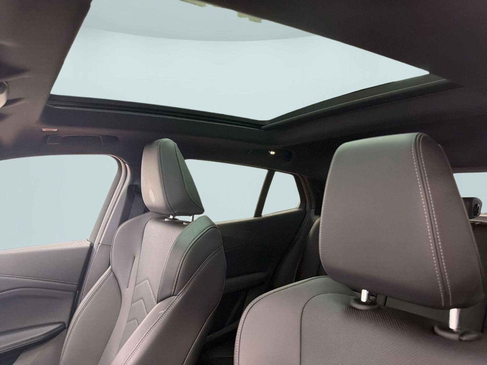 Certified 2025 BMW X2 xDrive28i w/ Technology Package image 13