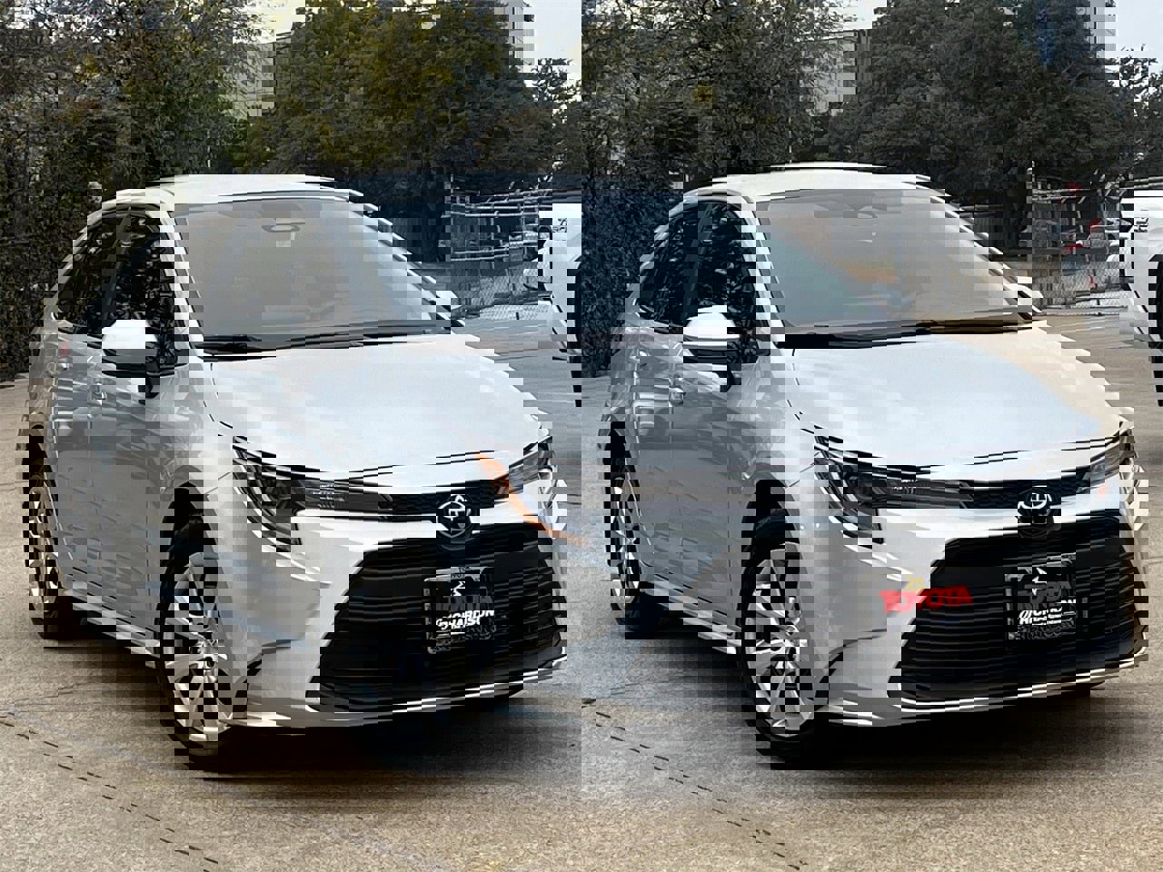 Used 2025 Toyota Corolla LE image 2