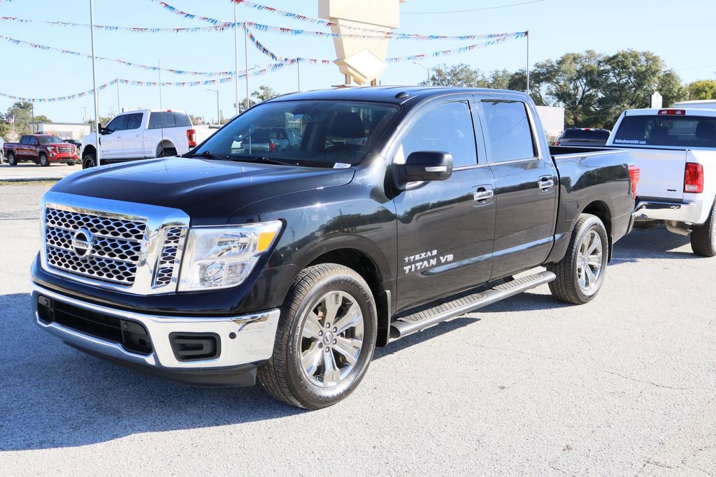 Used 2018 Nissan Titan SV w/ SV Convenience Package image 3